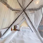 Mahi Mahi Beach Hotel